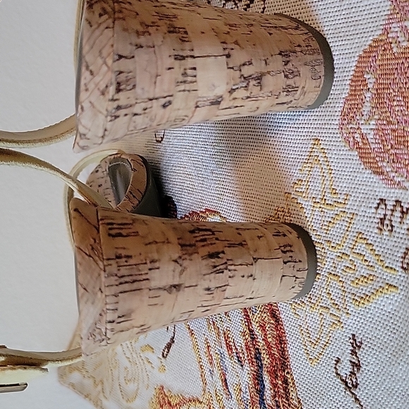 Great Condition Worthington Womens Soft Yellow Suede sandal heel shoes - Picture 6 of 7